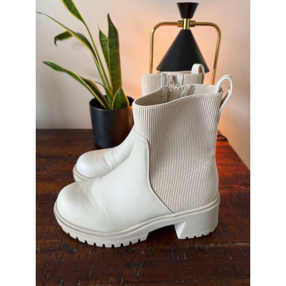 Ivory Lug Sole Ankle Boots Ribbed Detail Pull On Booties Neutral Color Block 6M‎